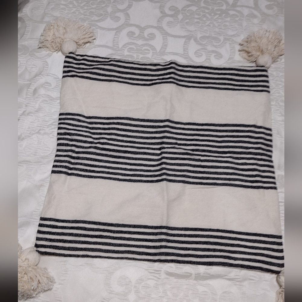 BOHEMIAN Boho Pillow Cover with tassel (2)